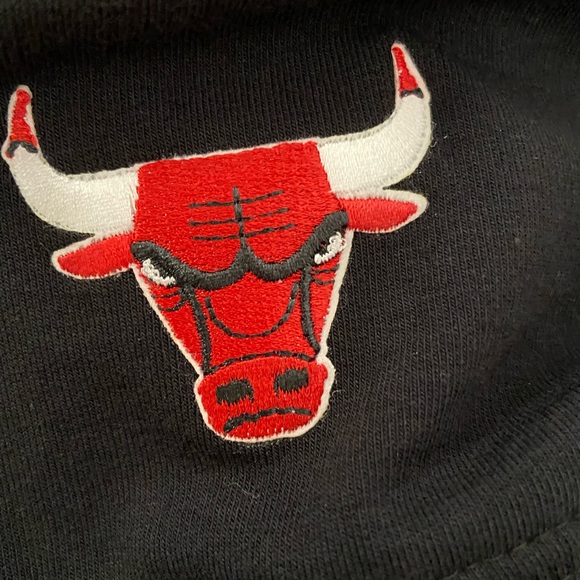 NWT Erin Andrew's WEAR BULLS Womens size SMALL PULLOVER Sweatshirt - Picture 2 of 8